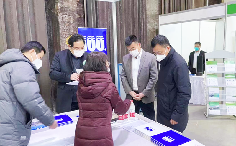 科洛百年防水技術，引各領導工程師駐足圍觀